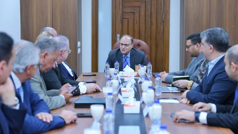 رئيس هيئة الدواء المصرية فى اجتماع مع غرفة صناعة الدواء لمناقشة قرار تجديد الاشتراطات الفنية للمصانع 