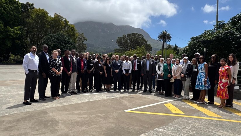 رئيس هيئة الدواء يشارك في ملتقى استخدمات الذكاء الاصطناعي في مجالات الادوية بجنوب إفريقيا