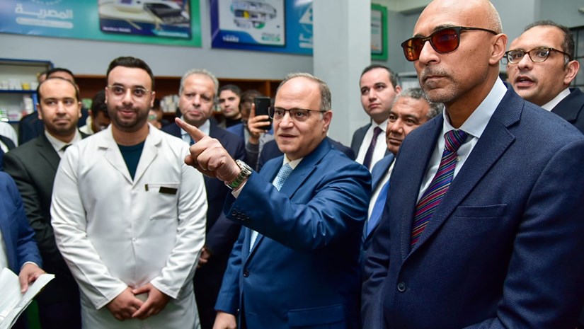 رئيس هيئة الدواء المصرية يطلق المرحلة الأولى من منظومة التتبع الدوائي بصيدلية إسعاف الجيزة