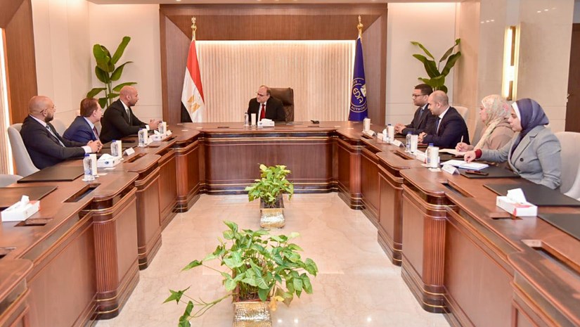 هيئة الدواء المصرية تبحث مع أسترازينيكا تعزيز توطين الصناعة الدوائية ودعم التوسع في الأسواق الإفريقية