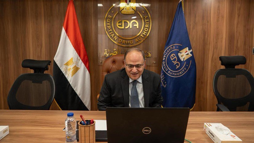 رئيس هيئة الدواء المصرية يعقد اجتماعاً افتراضياً مع وكالة الأدوية السويسرية لتعزيز الشراكة الاستراتيجية