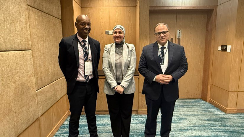 رئيس هيئة الدواء المصرية يبحث مع المدير العام لهيئة الدواء والغذاء الرواندية آفاق التعاون المشترك